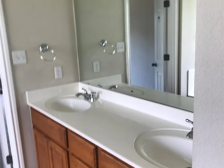 913 Rochester Castle Way — Photo 16