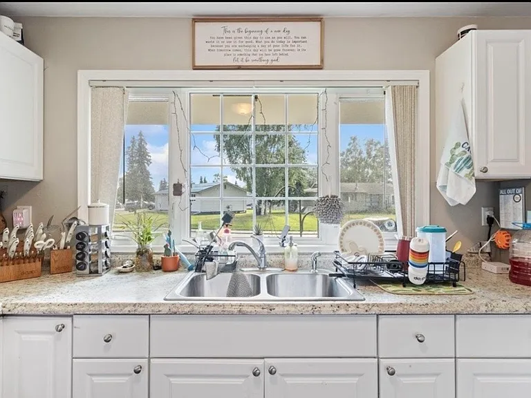 213 Bentley Dr — Photo 3