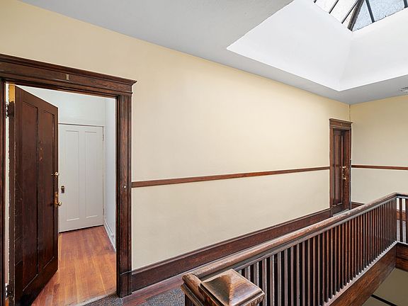 2nd image of 432 Summit Ave E APT I