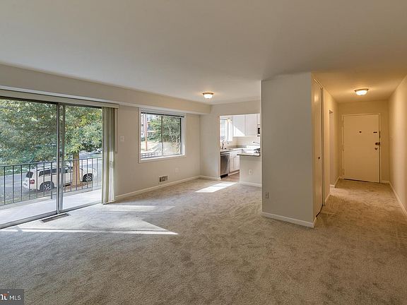 3rd image of 10613 Kenilworth Ave APT 104