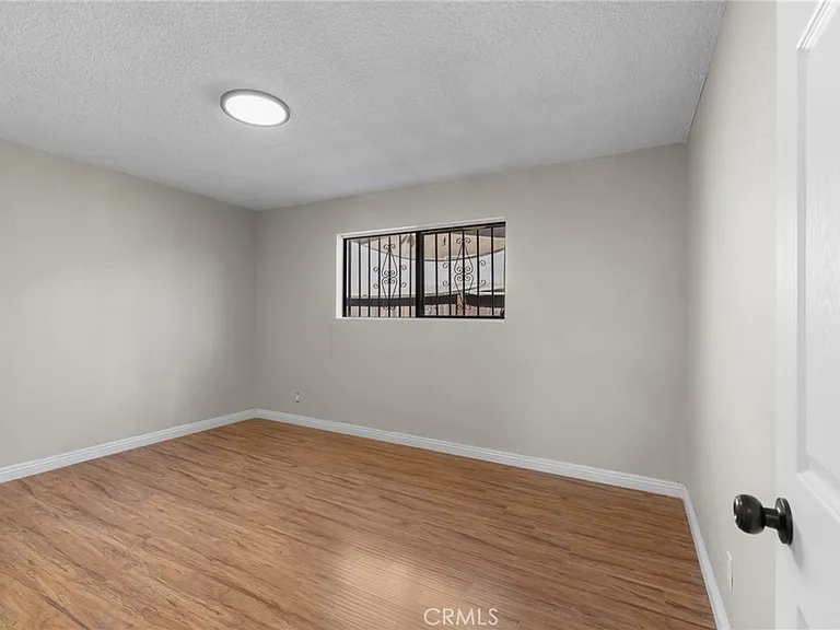 207 E Flora St — Photo 18