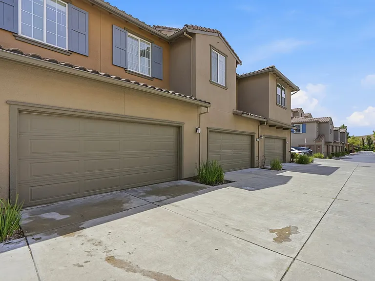 5206 Fioli Loop — Photo 39