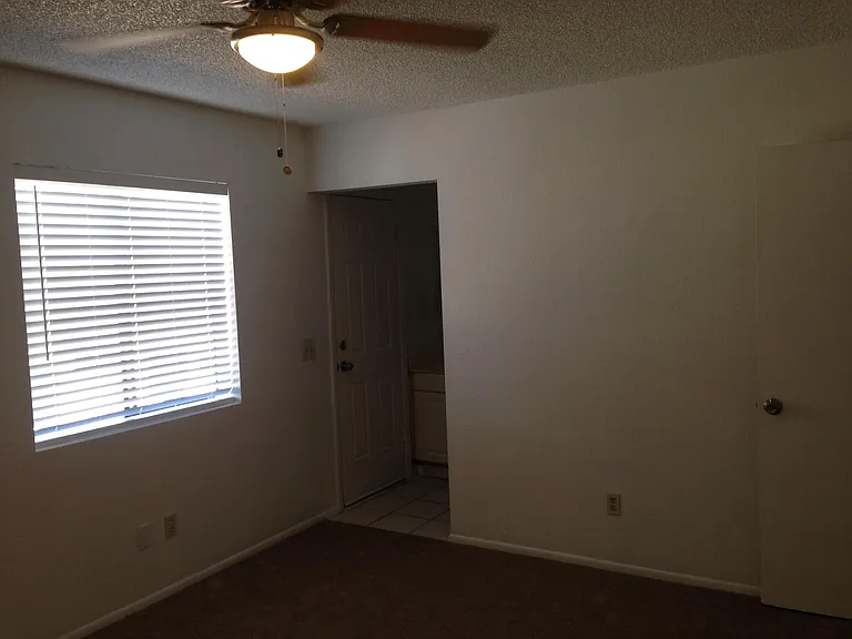 102 E Gardenia Dr — Photo 3