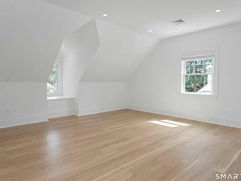 18 Old Stamford Rd — Photo 22