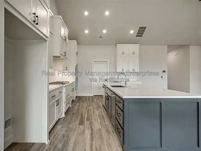 5933 NW 158th St — Photo 10
