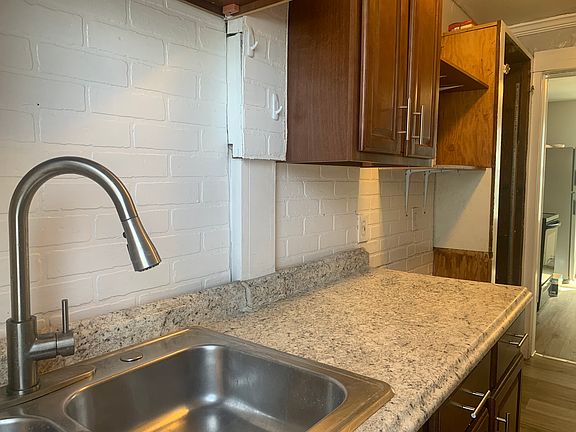 4th image of 60 Westwood Ave #1