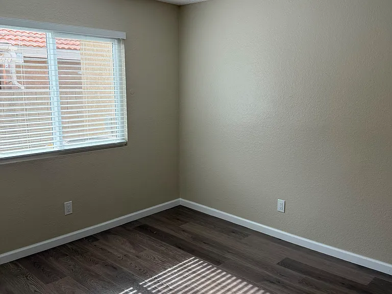 1315 E Flora St — Photo 30