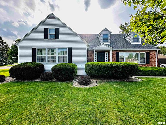 2nd image of 1034 Sweetbriar Pl