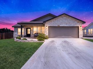 912 Smokey Oak Dr, Fredericksburg, TX 78624