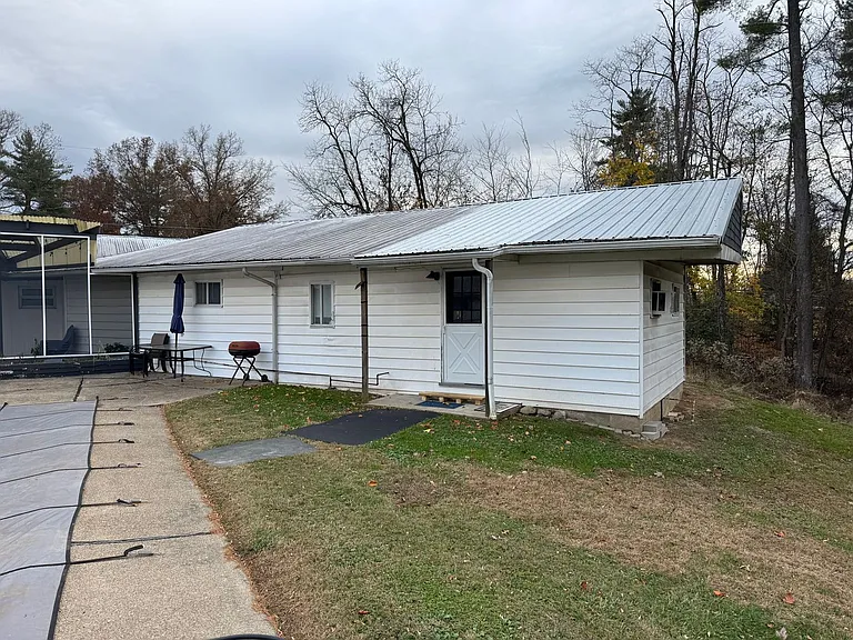4813 Sayre Ave — Photo 2