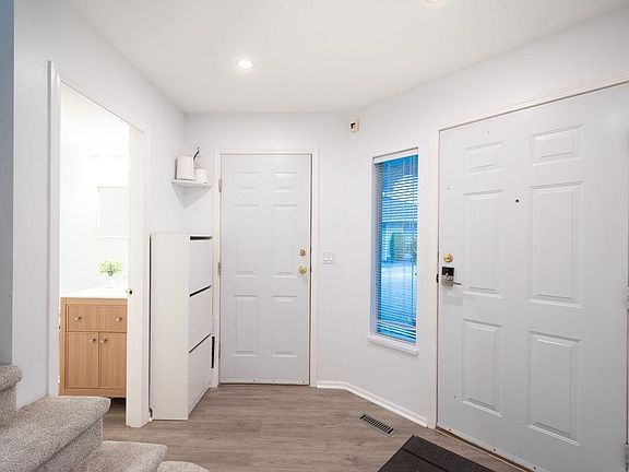 3rd image of 2590 Panorama Dr #20