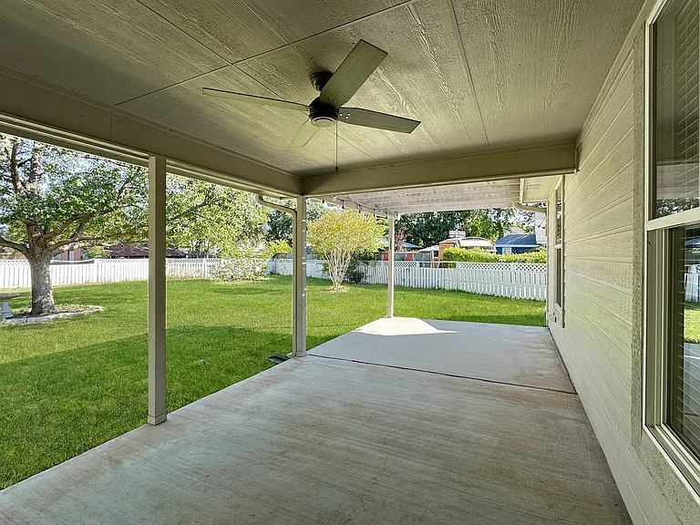 1415 Azalea Ln — Photo 6