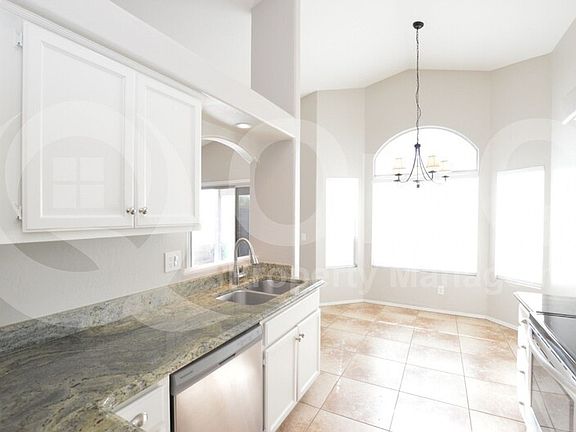 4th image of 1023 W Chilton Dr