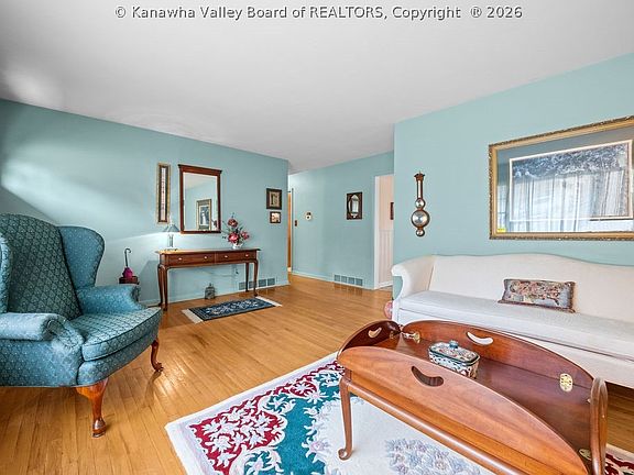 4th image of 1233 Lyndale Dr