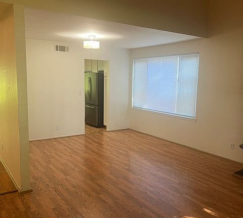 5th image of 3023 Spruce Way