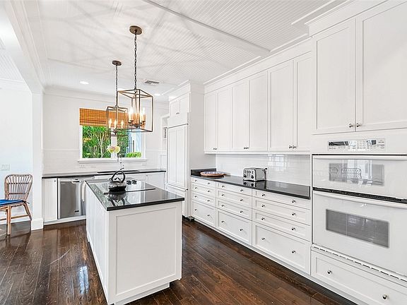 2nd image of 190 Oleander Way