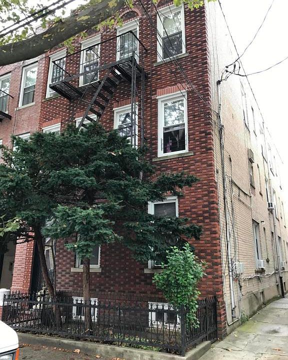 2nd image of 1942 E 8th St