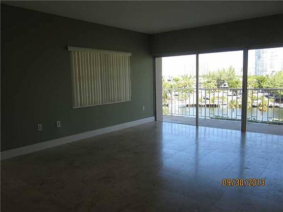 4th image of 300 Bayview Dr APT 405