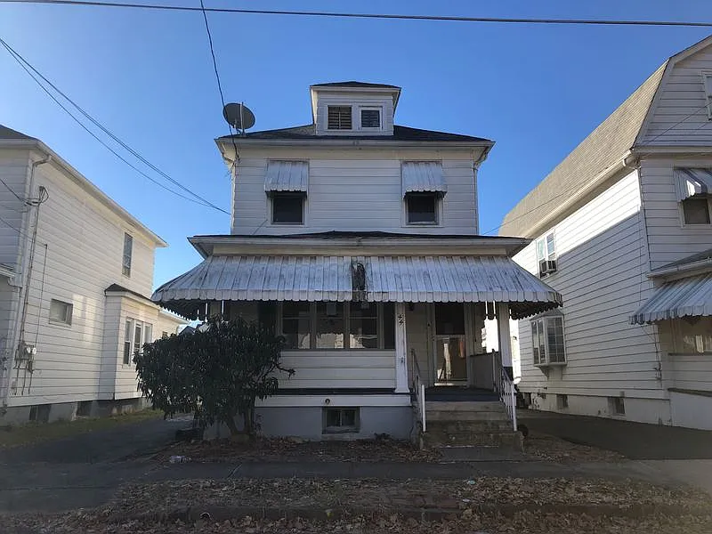 44 Oak St photo 1