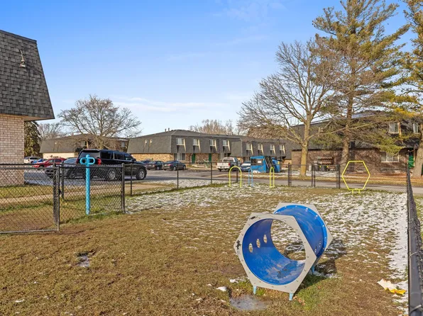 Briarcliffe Apartments & Townhomes, 2301 E Jolly Rd #2401-09, Lansing, MI 48910