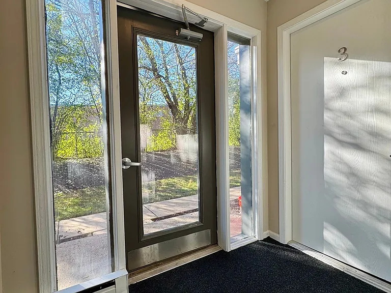 Renovated Apartment With In-Unit Washer-Dryer & Garage Parking! — Photo 16