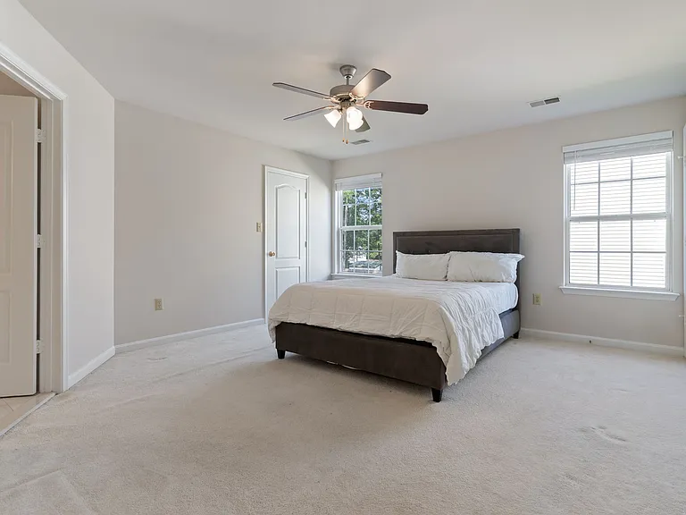 2427 Grantham Ct — Photo 32
