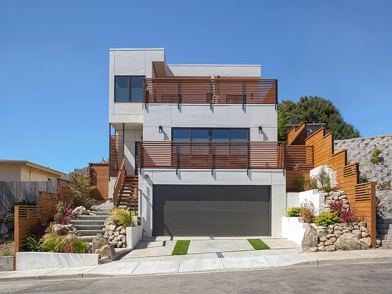 5961 Monterey Ave — Photo 1