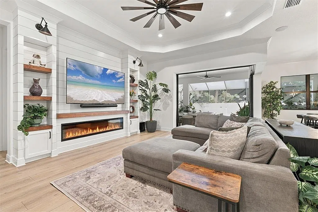3 bed, 3.0 bath, 2711 sqft, $6,650 — Photo 3
