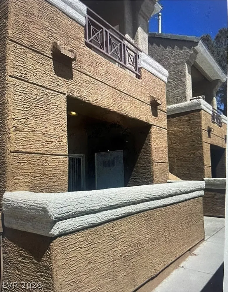 1 bed, 1.5 bath, 752 sqft, $1,250 — Photo 2