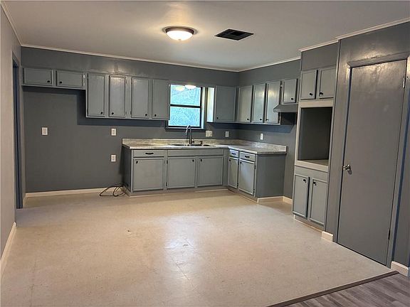3rd image of 1129 Melody Ln