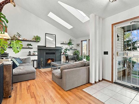 2nd image of 296 NE Woodbine Blvd SW