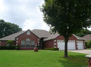 3003 River Oaks Dr, Muskogee, OK 74403