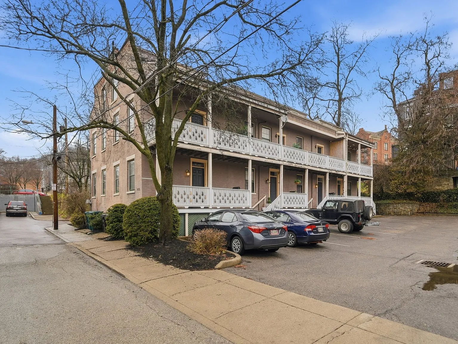 Well-appointed townhouse in Cincinnati — Photo 3