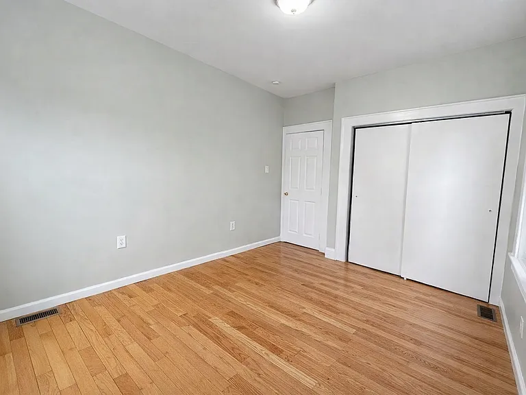 23-25 Cedar Ave — Photo 7