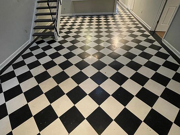 4th image of 424 Amanda Cir