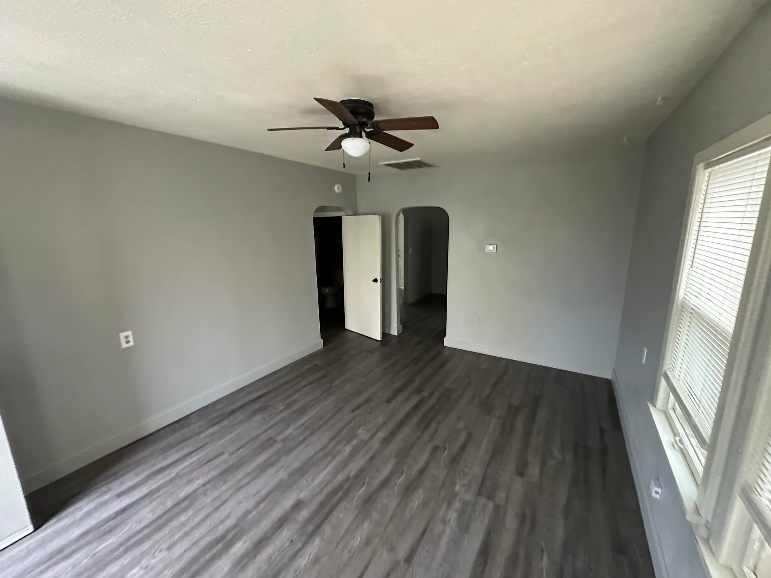 2 bed, 850 sqft, $700 — Photo 2