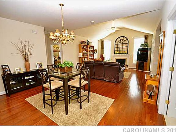 3rd image of 2208 N Castle Ct