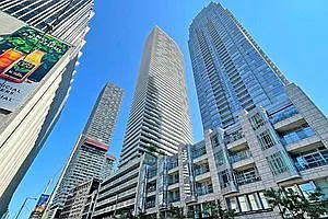 2221 Yonge St #3803