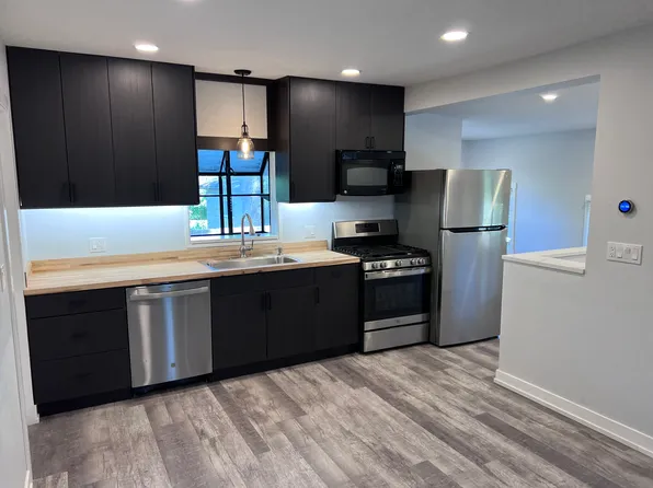 130 W Naperville Rd, Westmont, IL 60559
