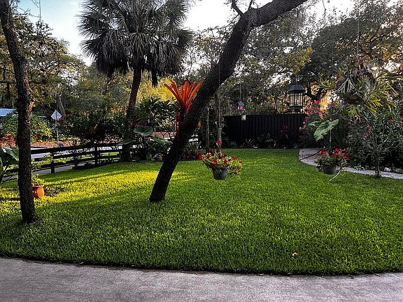 4th image of 2335 Palm Ter