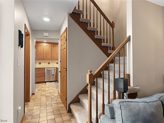 4th image of 1070 Stonewood Ct