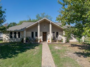 2521 Whispering Oaks Cir, Bryan, TX 77802