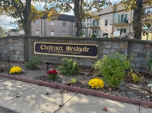 113 Oak Ln APT 11, Brockton, MA 02301