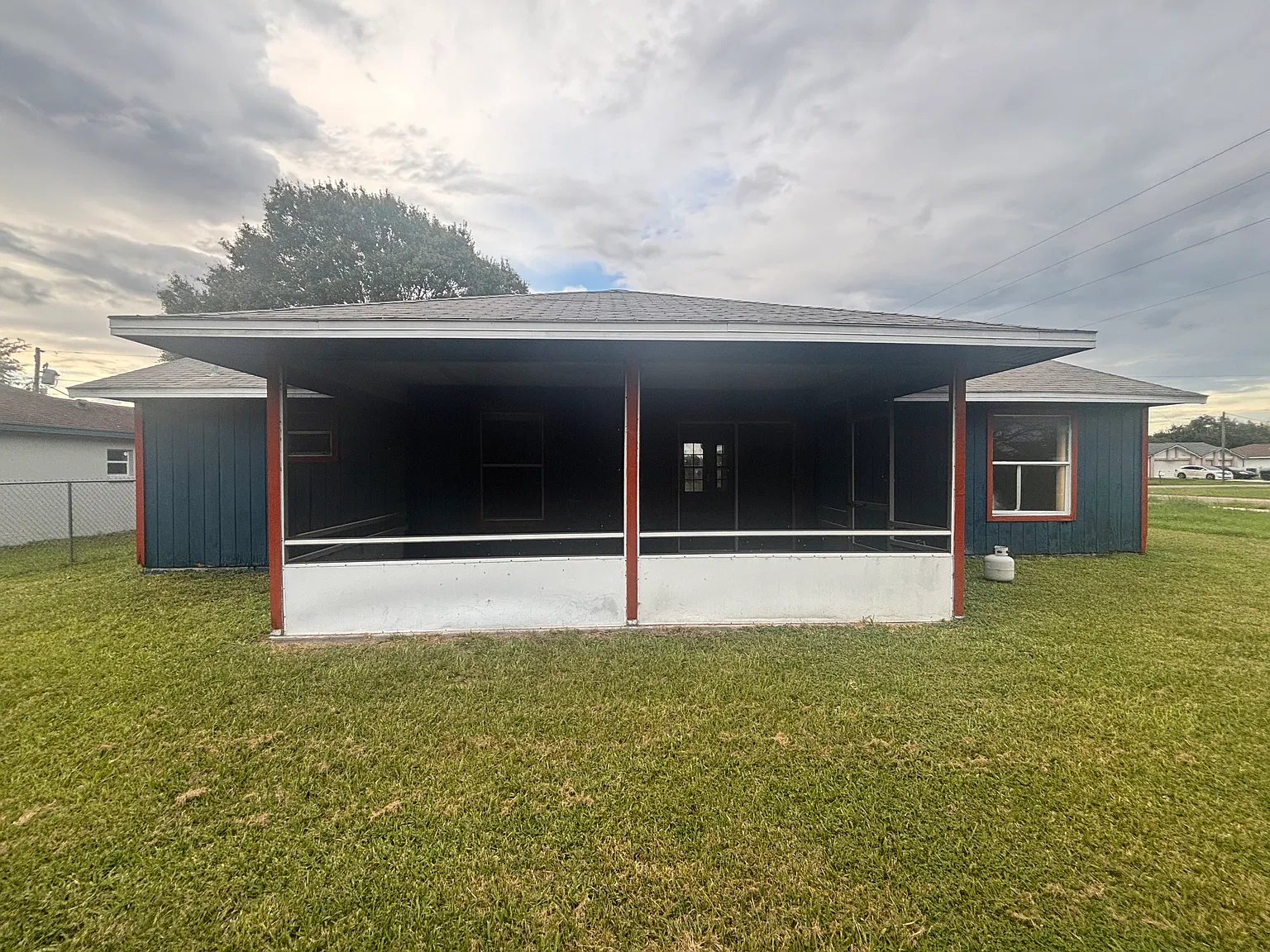 3 bed, 1295 sqft, $1,750 — Photo 2