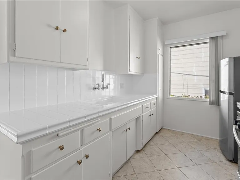 147 N La Peer Dr #9 — Photo 9