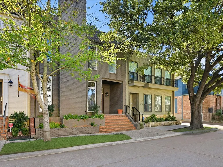 7535 Olympia Dr — Photo 2