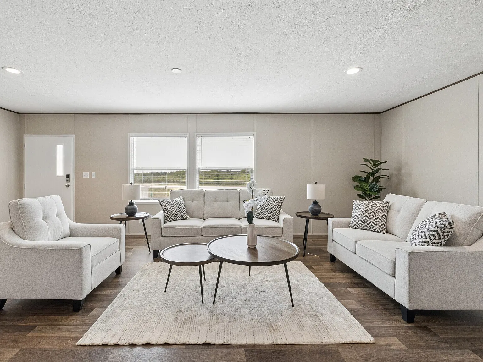 3 bed, 1568 sqft, $1,950 — Photo 1