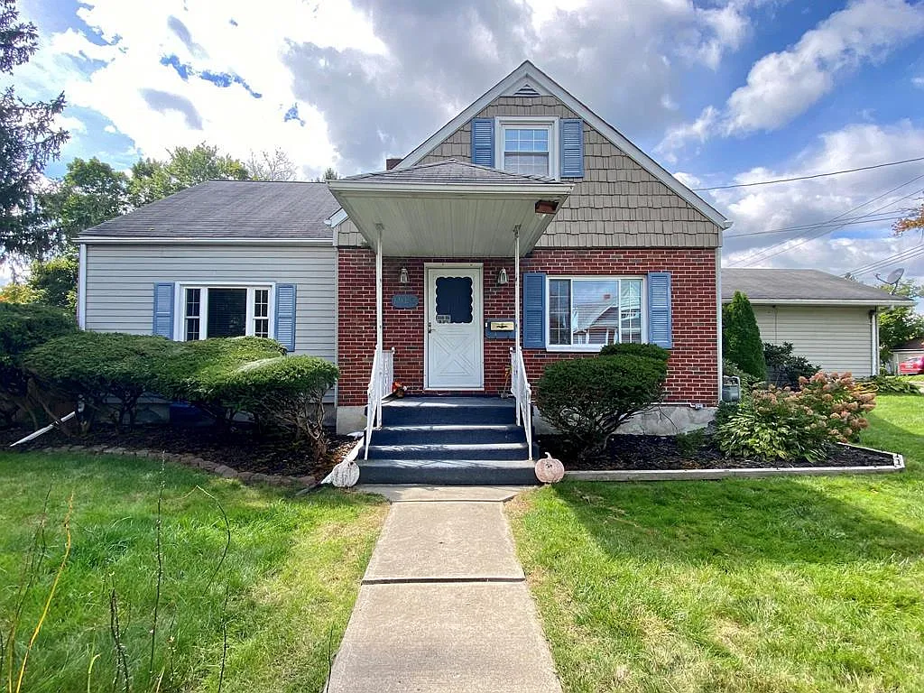 1055 College Ave photo 1