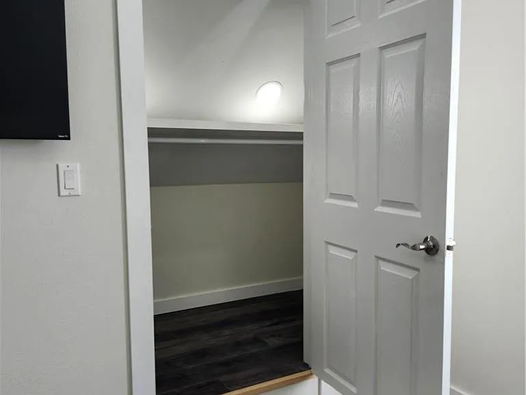 2914 Chateau St — Photo 18