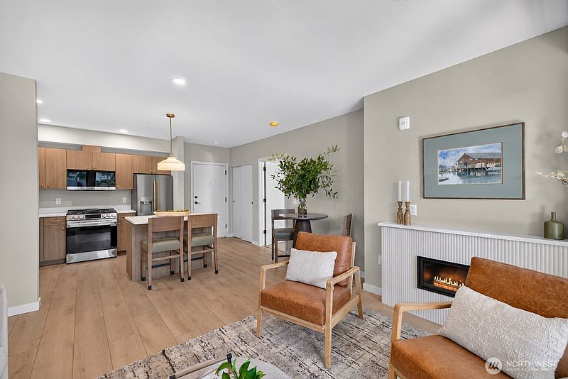 4th image of 306 Center Street #301